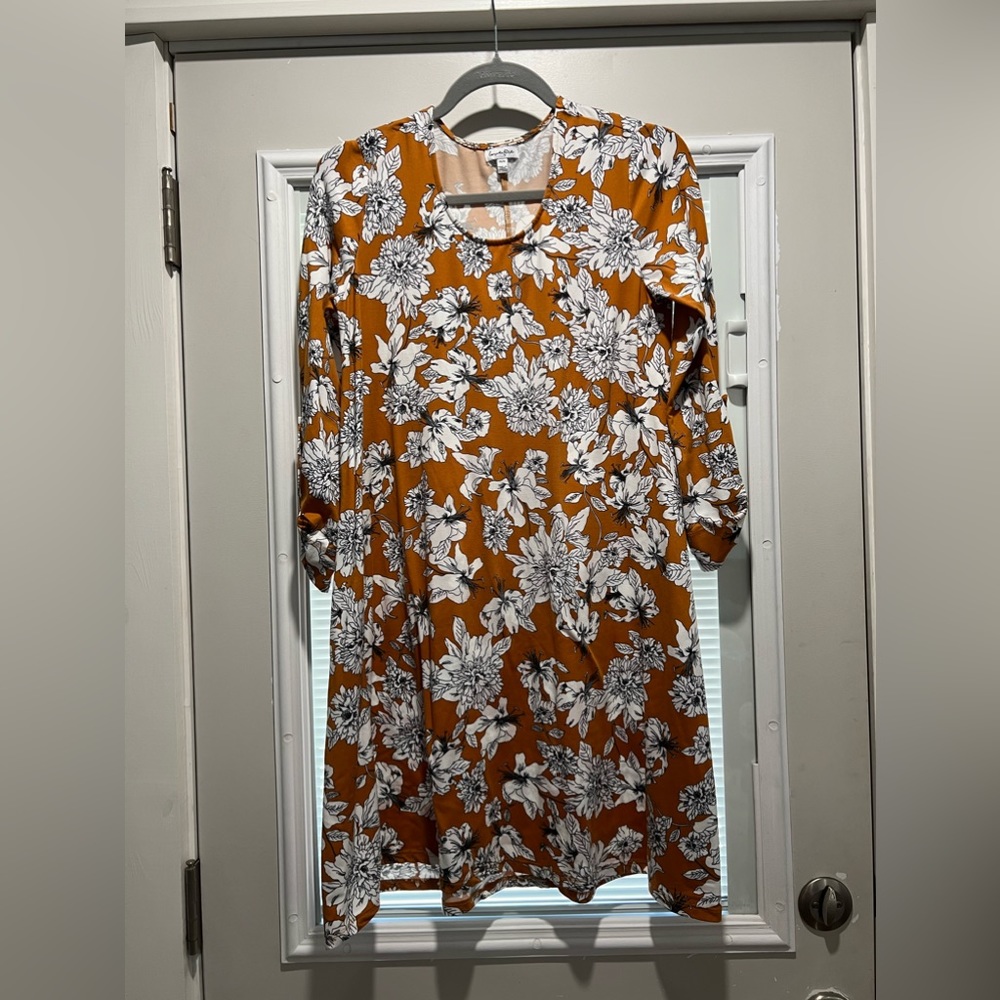 Three-quarter length sleeve dress, yellow with black and white flowers
